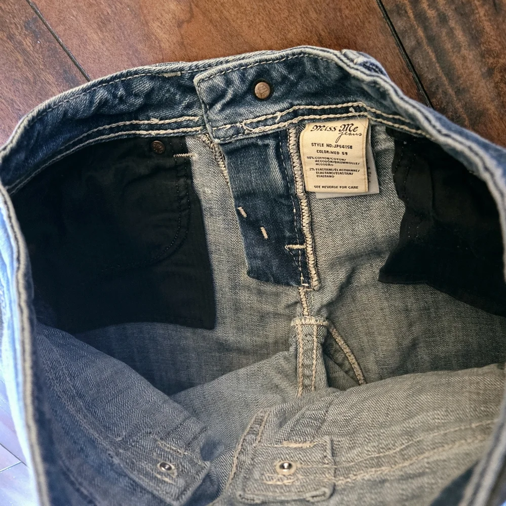 Miss Me Boot Rhinestone Embellished Embroidered Flap Pocket Jeans Women's Sz 27 - Picture 14 of 16